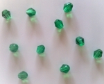 Кристаллы темно-зеленого травяного цвета, прозрачные. Размер: 4 мм. 50 гр